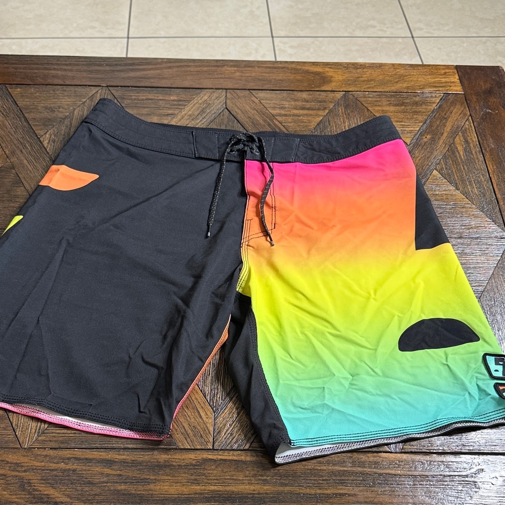 Billabong Pathway Pro Boardshorts Size 32 BNWT Tony Larson Artwork 19” Outseam